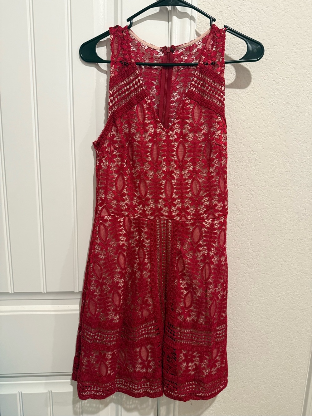 dina be Red Sleeveless Lace Mini Dress